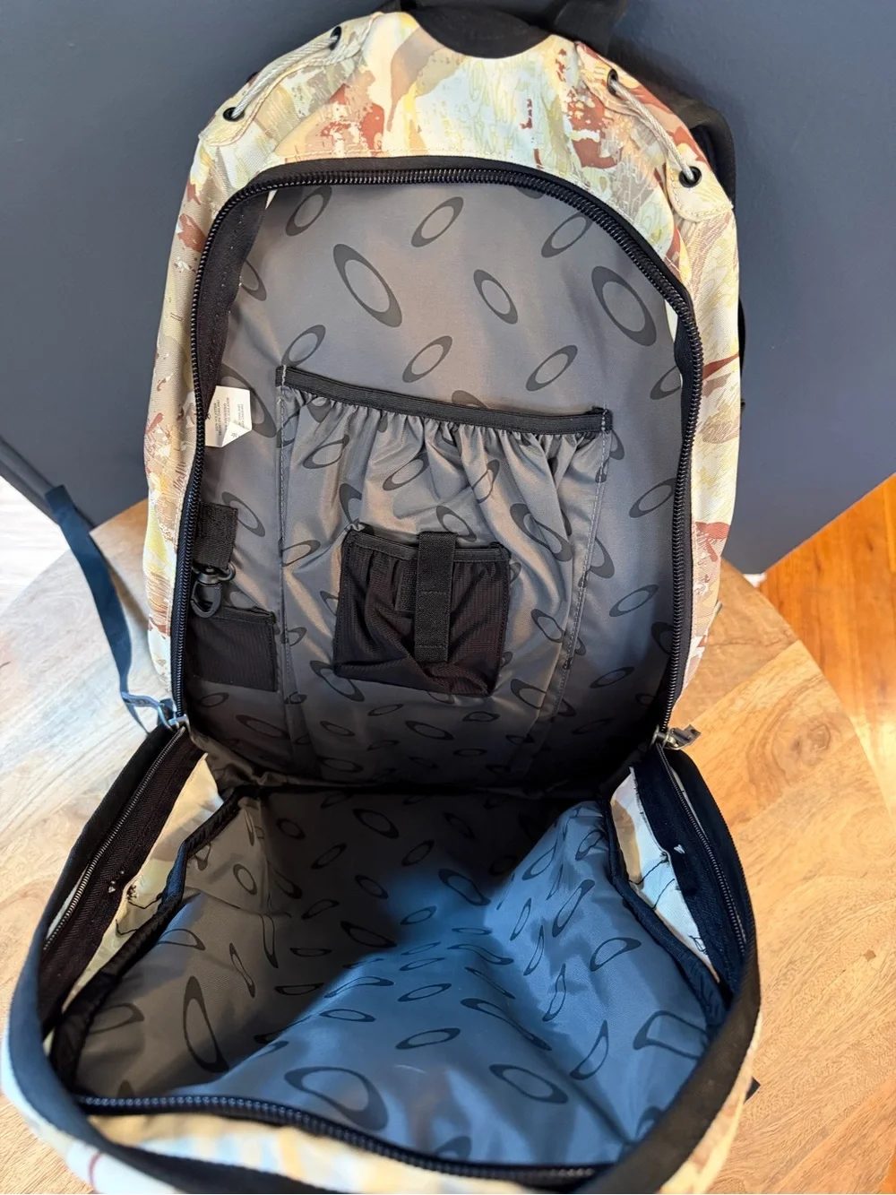 Oakley Desert Camo Daypack Backpack - Tan/Beige